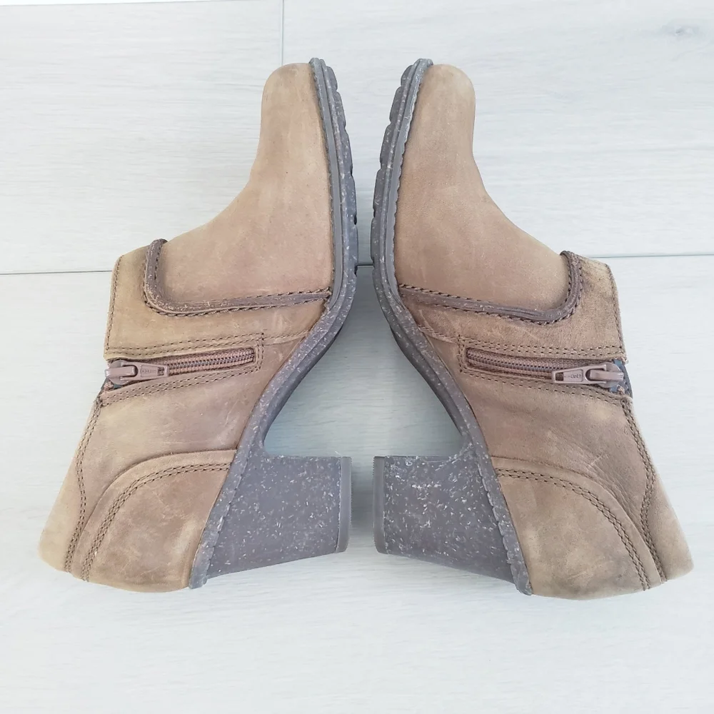 Clarks Sashlin Leather Heeled Bootie Tan Sz 7